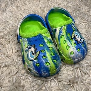 Toddler Crock style slip-on shoes w/ shark charm